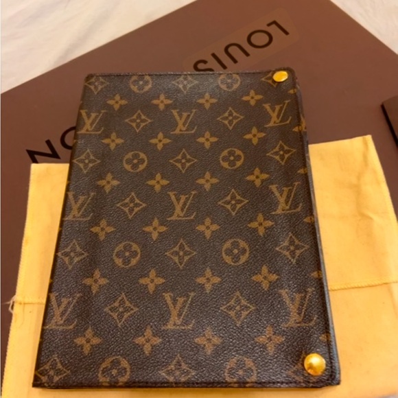 Louis Vuitton iPad case - Picture 3 of 16